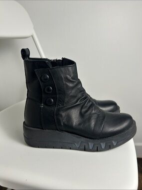 Miz Mooz Black Leather Ankle Boots Women’s US 7 EU 37 Side Zip Button Moto